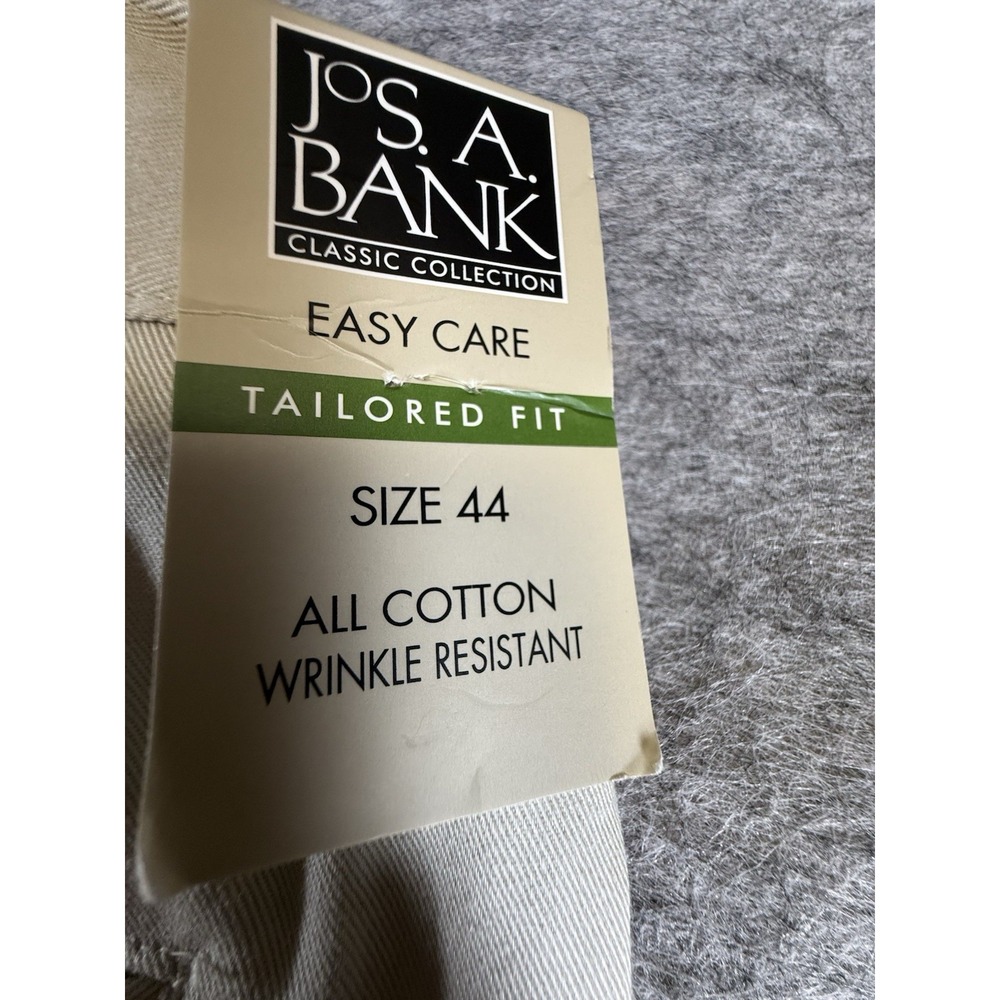 Jos. A. Bank Mens  Tailored Fit Shorts Beige Size 44 NEW